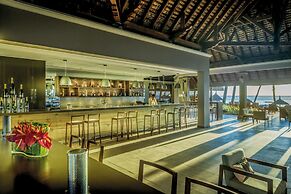 Paradis Beachcomber Golf Resort & Spa