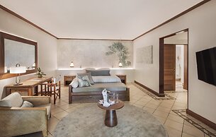 Paradis Beachcomber Golf Resort & Spa