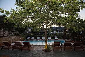 Niriides Beach Hotel