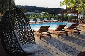 Niriides Beach Hotel