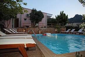 Niriides Beach Hotel