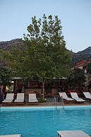 Niriides Beach Hotel