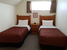 Rosewood Court Motel