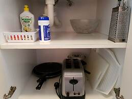 Rosewood Court Motel