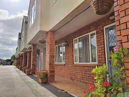 Rosewood Court Motel