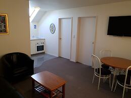 Rosewood Court Motel