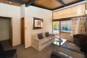 Oasis Beach Motel