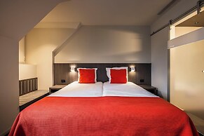 Square Hotel