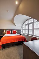 Square Hotel
