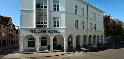 Square Hotel