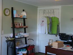 Bay Leaf Cottages & Bistro