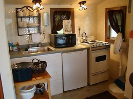 Bay Leaf Cottages & Bistro