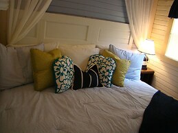 Bay Leaf Cottages & Bistro