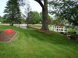 Bay Leaf Cottages & Bistro