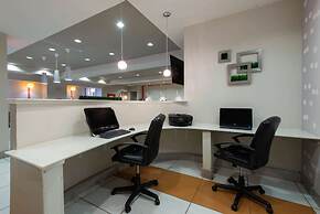 La Quinta Inn & Suites by Wyndham Harrisburg-Hershey