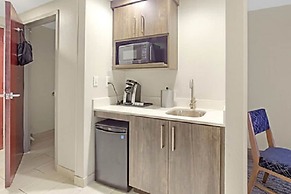 Holiday Inn Express Gulfport Beach by IHG