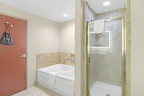 Holiday Inn Express Gulfport Beach by IHG