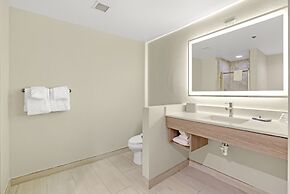 Holiday Inn Express Gulfport Beach by IHG