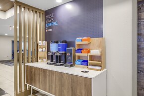 Holiday Inn Express Gulfport Beach by IHG