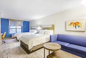 Holiday Inn Express Gulfport Beach by IHG