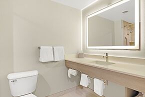 Holiday Inn Express Gulfport Beach by IHG