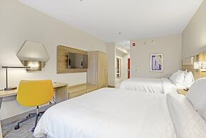 Holiday Inn Express Gulfport Beach by IHG