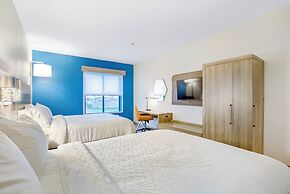 Holiday Inn Express Gulfport Beach by IHG