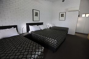 The Town House Motor Inn