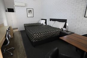 The Town House Motor Inn