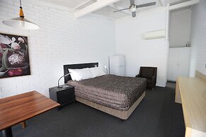 The Town House Motor Inn