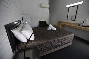 The Town House Motor Inn