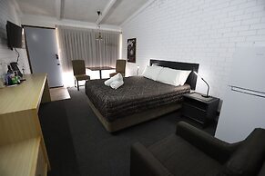 The Town House Motor Inn