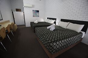 The Town House Motor Inn