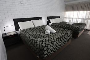 The Town House Motor Inn