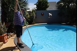 The Town House Motor Inn