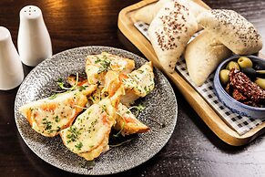 The Monterey Hotel, Sure Hotel Collection by Best Western