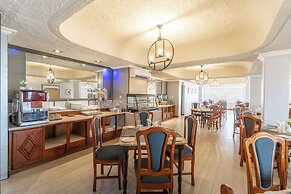 Gold Crest Hotel