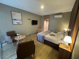 Gold Crest Hotel