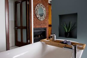 Shaloha Guesthouse on Supertubes