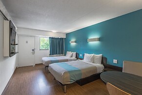 Motel 6 Overland Park, KS