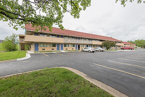 Motel 6 Overland Park, KS