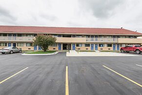 Motel 6 Overland Park, KS