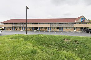 Motel 6 Overland Park, KS