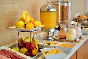 Real Colonia Hotel & Suites