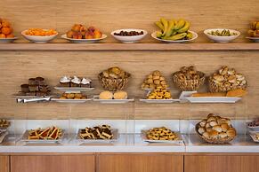 Real Colonia Hotel & Suites