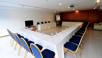 Real Colonia Hotel & Suites