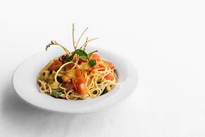 Real Colonia Hotel & Suites