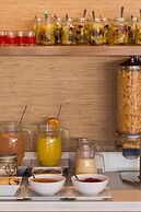 Real Colonia Hotel & Suites