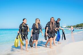 Paradise Beach Hotel & Resort