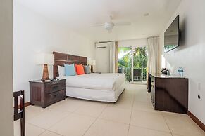 Paradise Beach Hotel & Resort